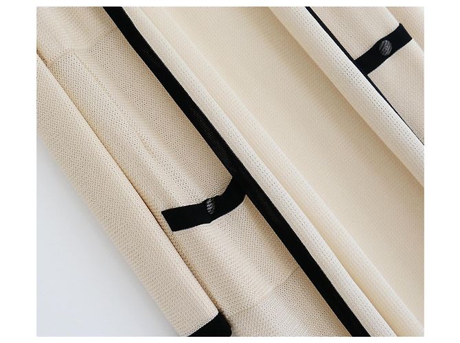 Chanel Crucero 2010 10C Abrigo Cardigan Crema & Negro Crudo - vista 3