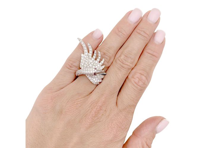 Anello Boucheron, "Animali da Collezione: "Cypris, il Cigno", oro bianco, diamanti, rubini. - vista 6