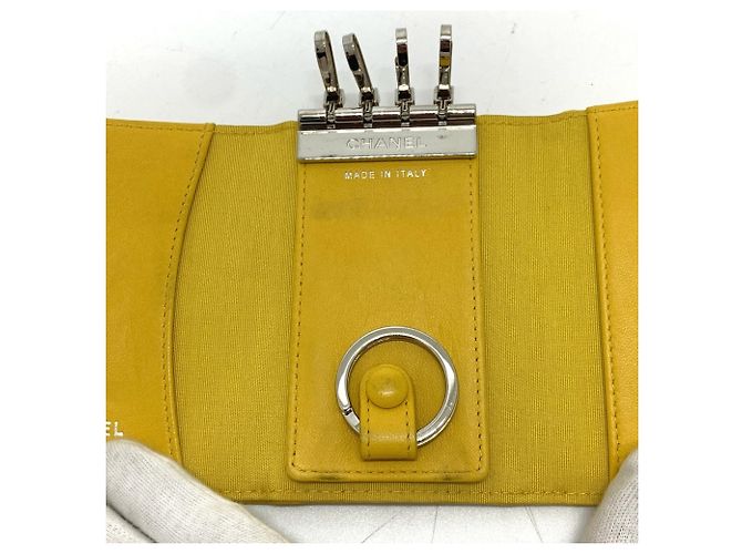 Portachiavi CC a 4 anelli Diamond Coco Mark di Chanel Giallo - vista 11