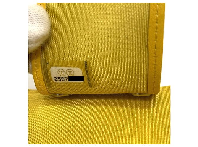 Portachiavi CC a 4 anelli Diamond Coco Mark di Chanel Giallo - vista 15