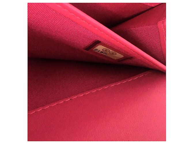 Cartera larga Chanel Matelassé Boy en rosa - vista 7