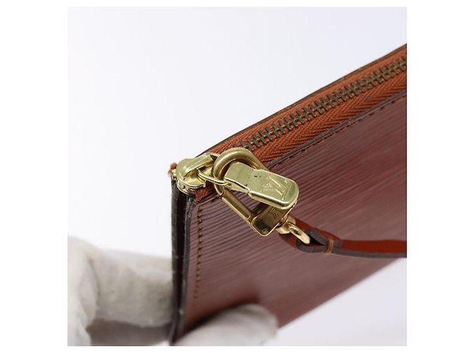 LOUIS VUITTON Epi Pochette Accesorios Pouch Marrón M52953 Auth hk2893 Castaño - vista 10