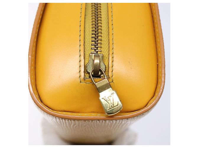 LOUIS VUITTON Pochette Dauphine GM Epi Giallo LV Auth 140087 - vista 8