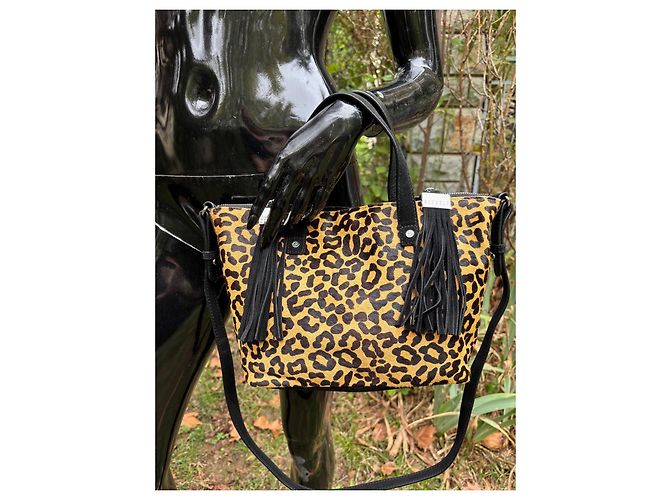 Bolsa de mão Claudie Pierlot em couro marrom preto - vista 2