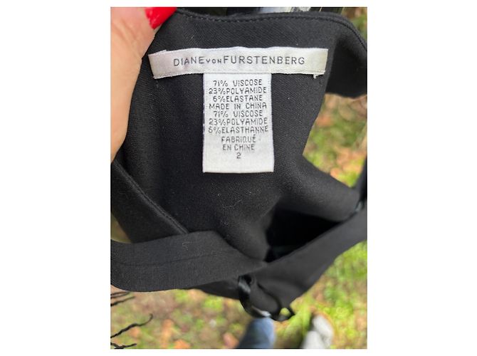 Diane Von Furstenberg Schwarzes Kleid mit asymmetrischen Trägern - Ansicht 7