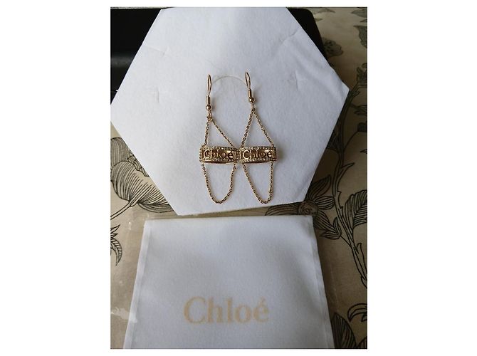 Chloé Logo - view 3