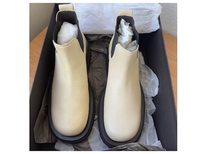 Bottas Bottega Veneta en cuir calf beige Bijouterie argentée - vue 2