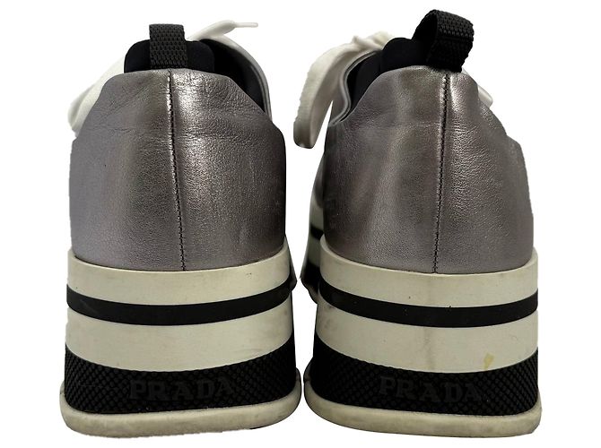 Sneakers platform Prada in pelle argento Metallico - vista 3