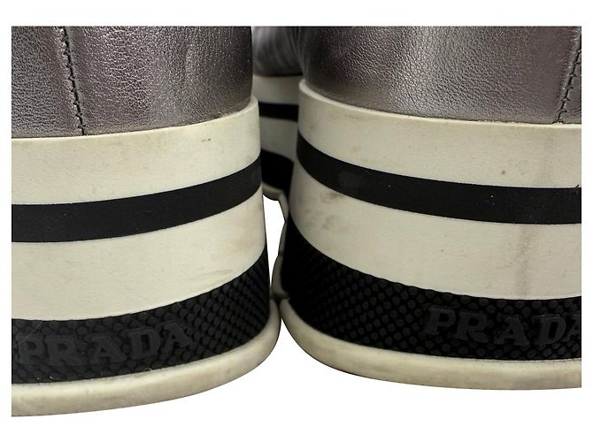 Sneakers platform Prada in pelle argento Metallico - vista 4