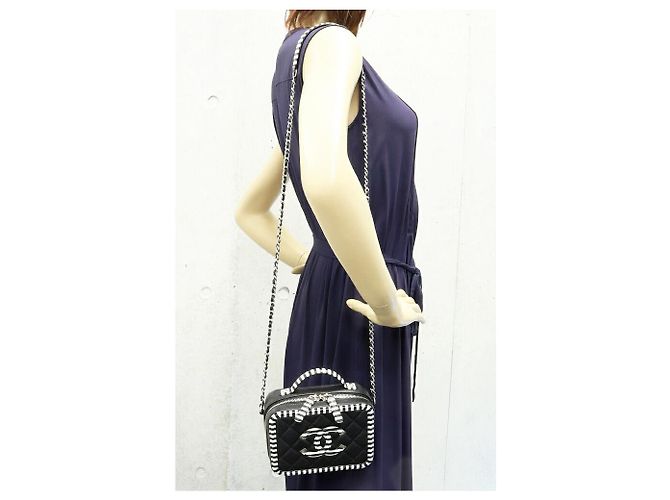 Chanel CC Filigran-Kaviarhaut 2-Wege Schultertasche Schwarz Weiß - Ansicht 2