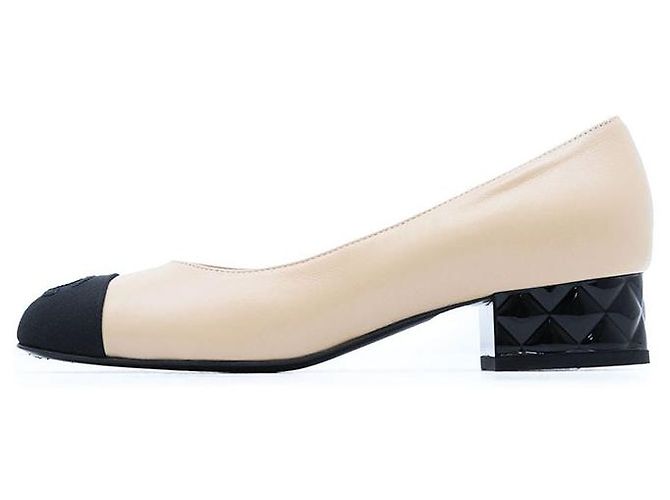 Ballerine in pelle Chanel Nero Beige - vista 3