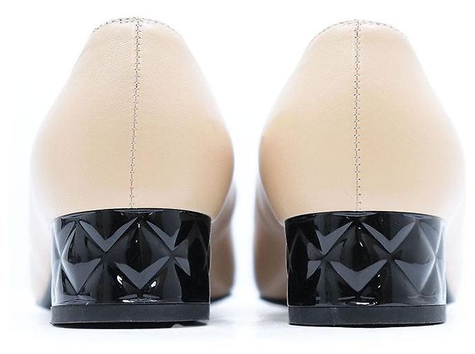 Ballerine in pelle Chanel Nero Beige - vista 4