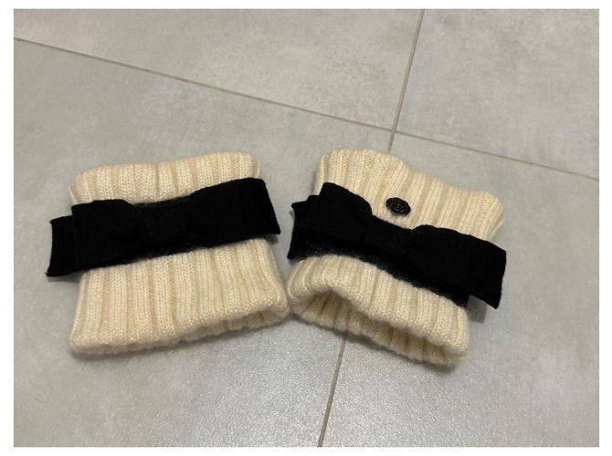 Muffole Chanel in Cachemire Nere e Beige Nero - vista 2