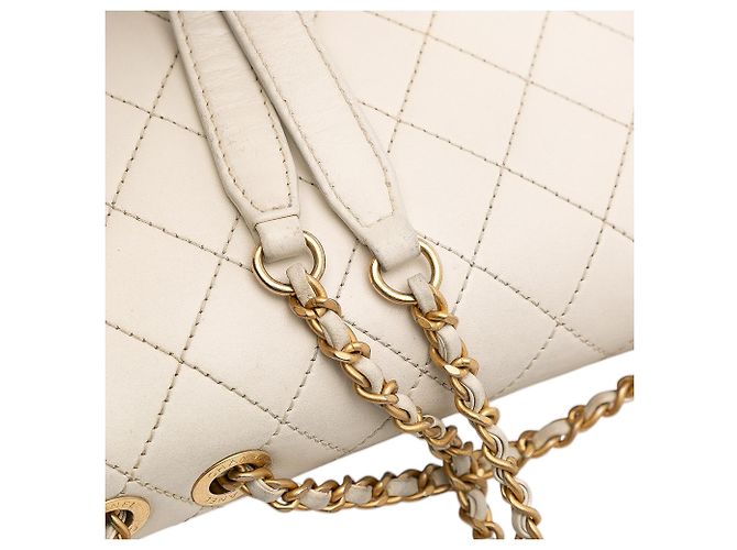 Chanel Blanco Medio Cuero Acolchado Octagonal Cierre CC Crudo - vista 8