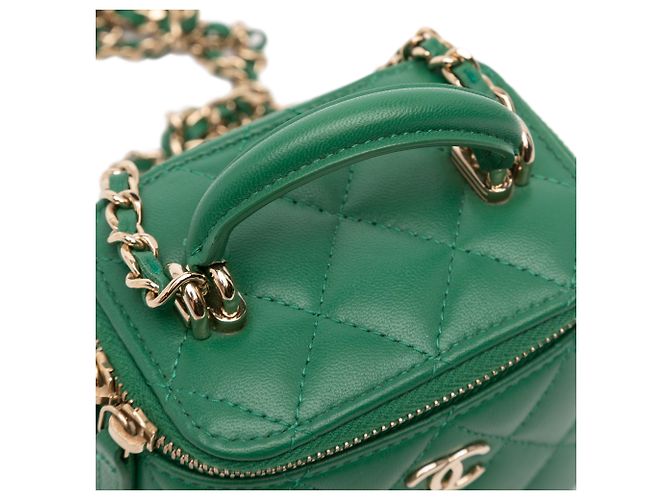 Vanity Chanel Mini CC Verde in Pelle di Agnello Trapuntata con Manico e Catena - vista 10
