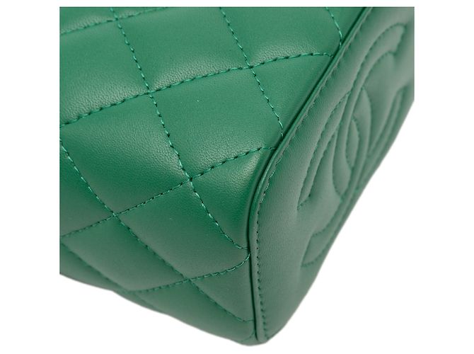 Vanity Chanel Mini CC Verde in Pelle di Agnello Trapuntata con Manico e Catena - vista 9