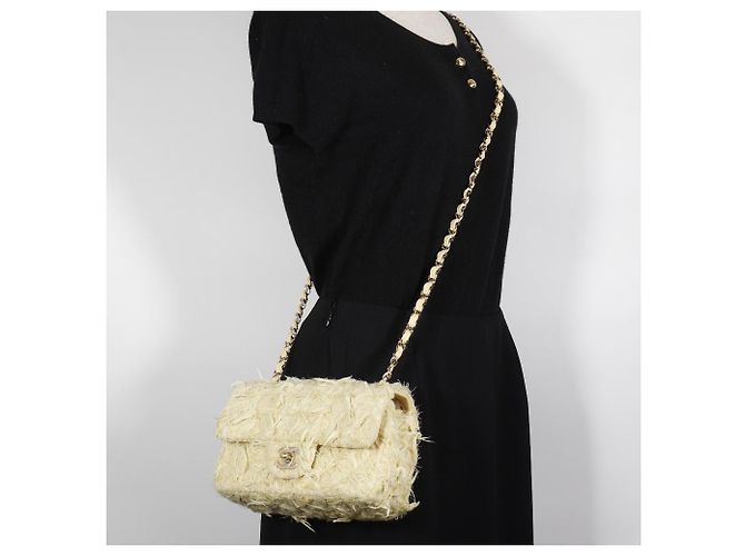Borsa a Spalla Chanel Mini Matelassé in Tweed Giallo - vista 14