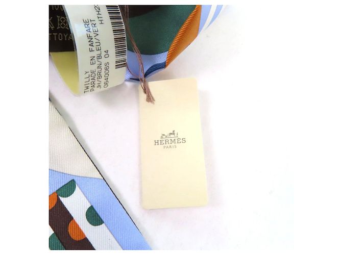 Bufanda de seda PARADE EN FANFARE de Hermès Castaño - vista 11