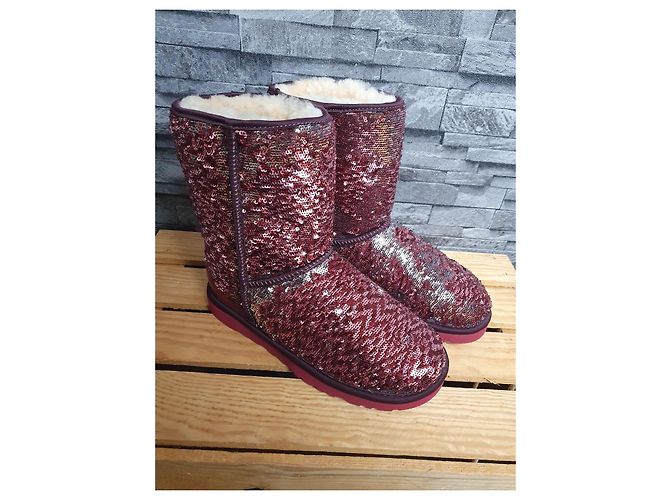 Botines Ugg Classic Short de piel de cordero rojo oscuro Burdeos - vista 2
