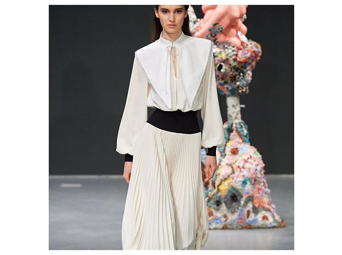Vestido Plisado Tory Burch Blanco - vista 2