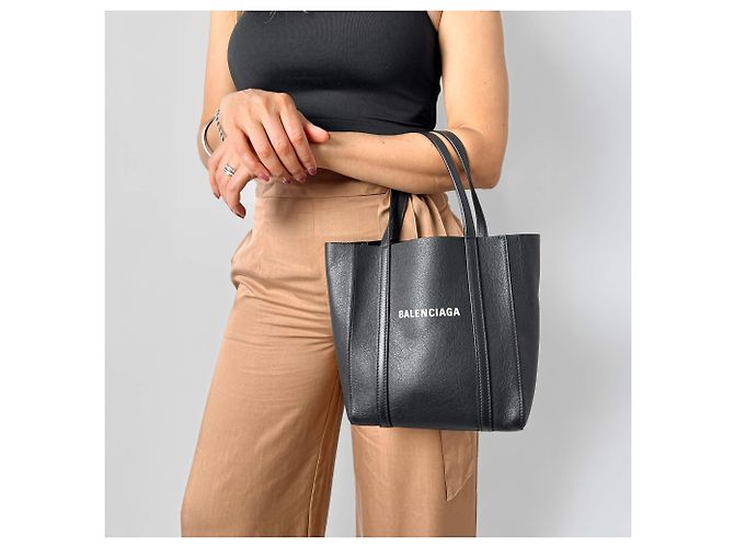 Everyday Balenciaga Borsa a tracolla in pelle XXS quotidiana nera Nero - vista 2