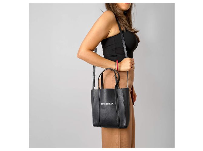 Everyday Balenciaga Borsa a tracolla in pelle XXS quotidiana nera Nero - vista 3