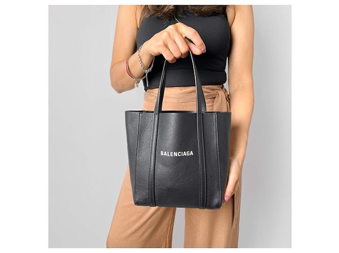 Everyday Balenciaga Borsa a tracolla in pelle XXS quotidiana nera Nero - vista 5