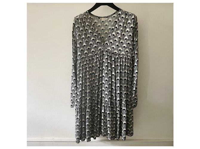 Autre Marque Fließendes Schwarz und Off-White Bedrucktes Kleid - Genesis. Größe 1 (38-40) Aus weiß - Ansicht 15