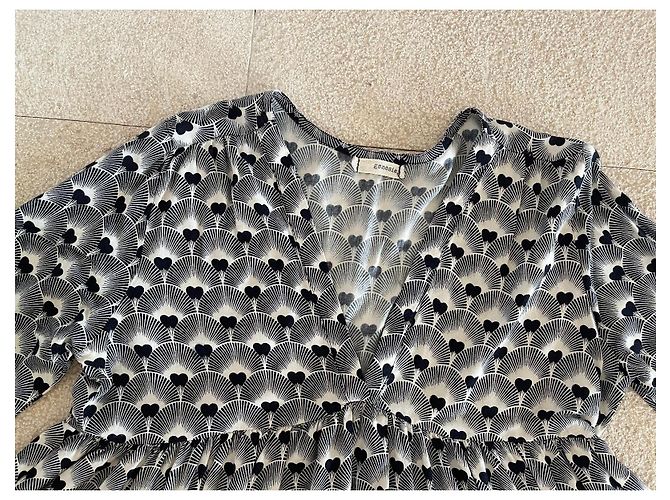 Autre Marque Fließendes Schwarz und Off-White Bedrucktes Kleid - Genesis. Größe 1 (38-40) Aus weiß - Ansicht 7