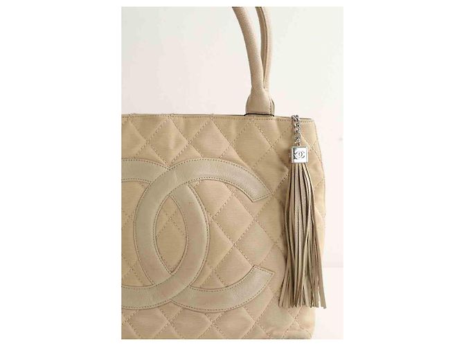 Medaillon Chanel Borsa Tote Medaglione in Pelle Beige - vista 2