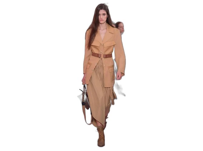 Giacca Chloé, modello Safari SS2018 di Natacha Ramsay-Levi. Beige - vista 2