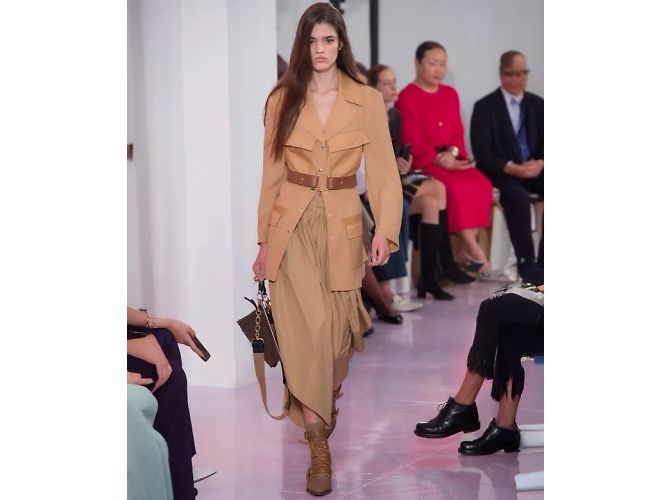 Giacca Chloé, modello Safari SS2018 di Natacha Ramsay-Levi. Beige - vista 3