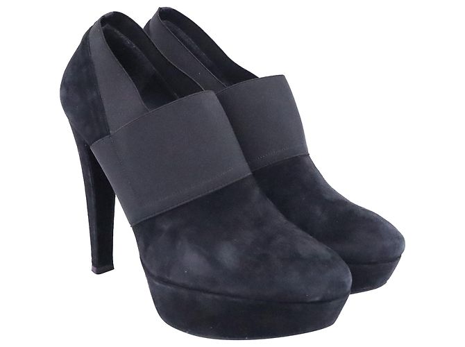 Stivaletti con piattaforma e cinturino elastico Kilgore di Stuart Weitzman in suede nero - vista 3