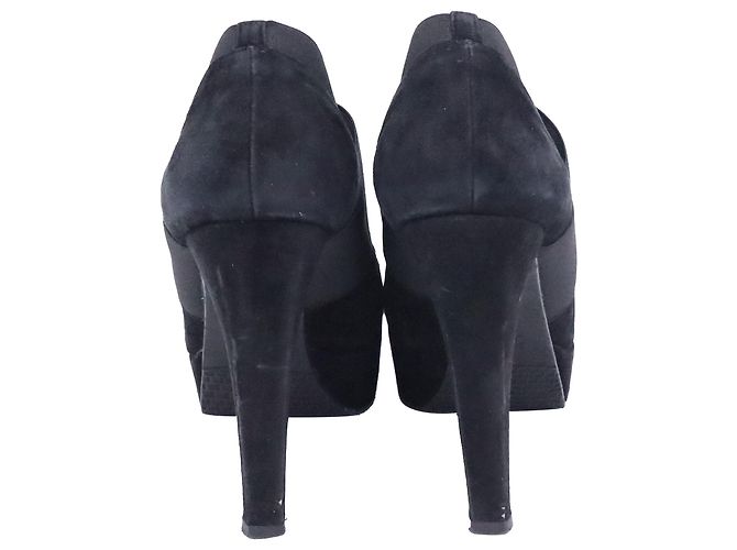 Stivaletti con piattaforma e cinturino elastico Kilgore di Stuart Weitzman in suede nero - vista 4