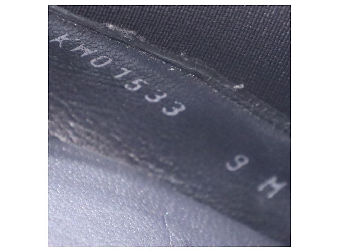 Stivaletti con piattaforma e cinturino elastico Kilgore di Stuart Weitzman in suede nero - vista 9