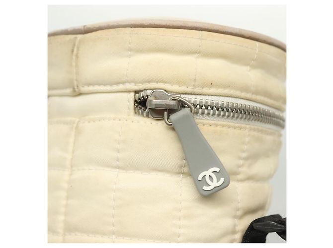 Borsa portabottiglie sportiva CHANEL in nylon bianco argento CC Auth bs28661 - vista 14