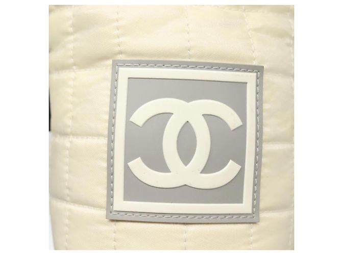 Borsa portabottiglie sportiva CHANEL in nylon bianco argento CC Auth bs28661 - vista 15