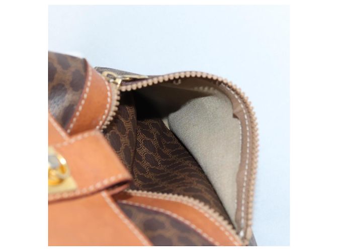 Céline Borsa a Spalla in Tela Macadam CELINE in Pelle PVC Marrone Oro Auth 136201 D'oro - vista 17