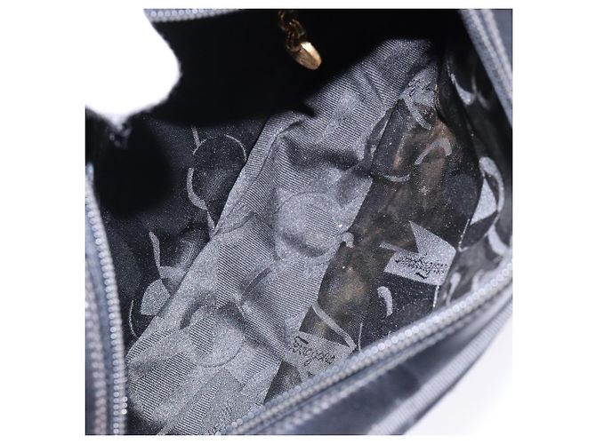 Borsa a Spalla Vala in Pelle Nera e Oro Auth BA5416 di Salvatore Ferragamo Nero D'oro - vista 17