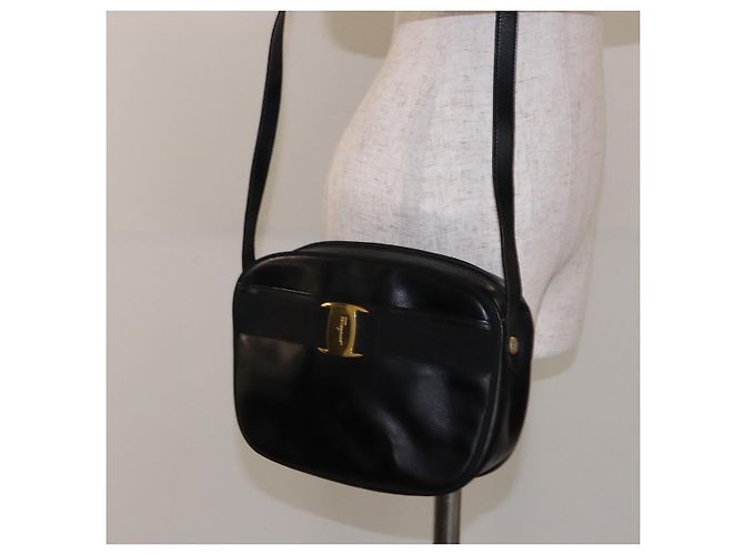 Borsa a Spalla Vala in Pelle Nera e Oro Auth BA5416 di Salvatore Ferragamo Nero D'oro - vista 22