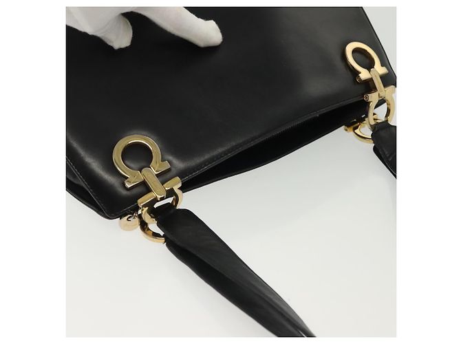 Sac à bandoulière Gancini en cuir noir et or Auth 137871 de Salvatore Ferragamo Doré - vue 6