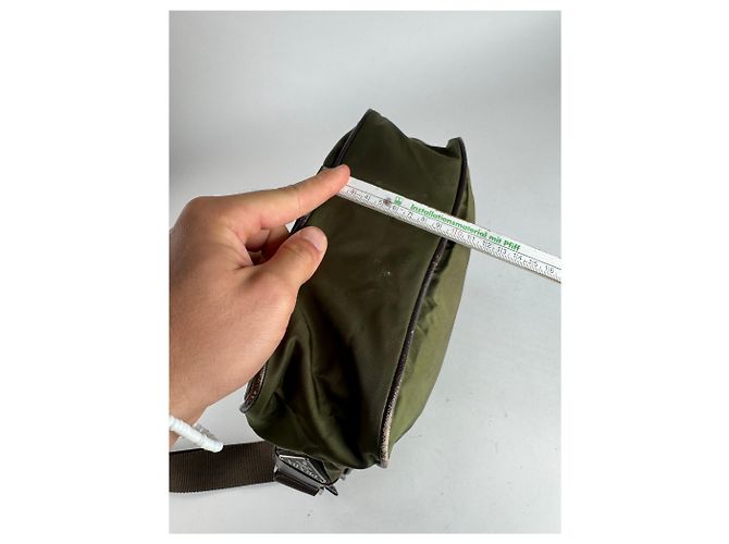 Sac triangle en polyester 2Way vintage Prada vert marron Kaki - vue 13