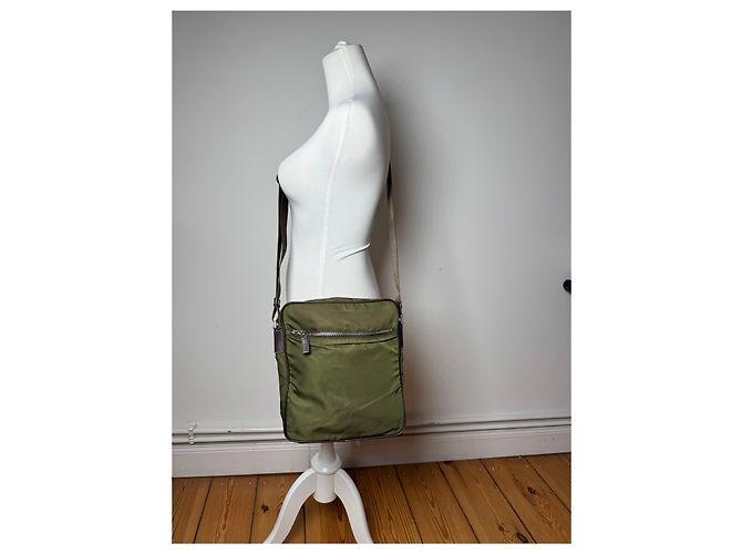 Sac triangle en polyester 2Way vintage Prada vert marron Kaki - vue 14