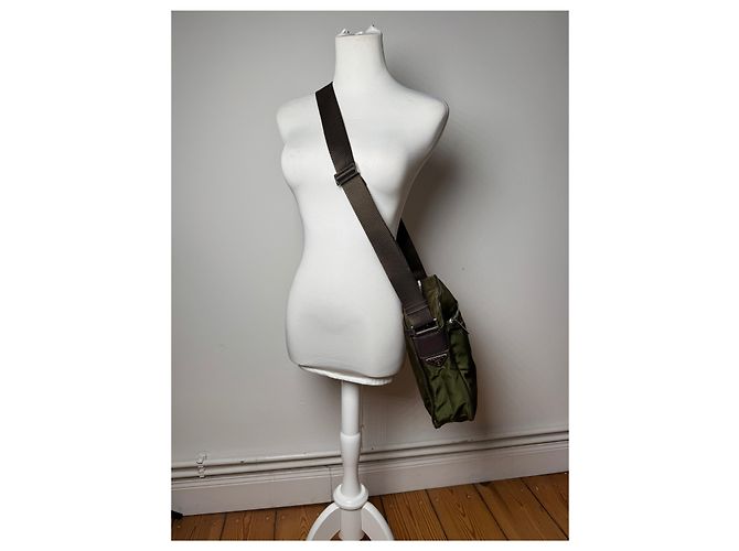 Sac triangle en polyester 2Way vintage Prada vert marron Kaki - vue 15