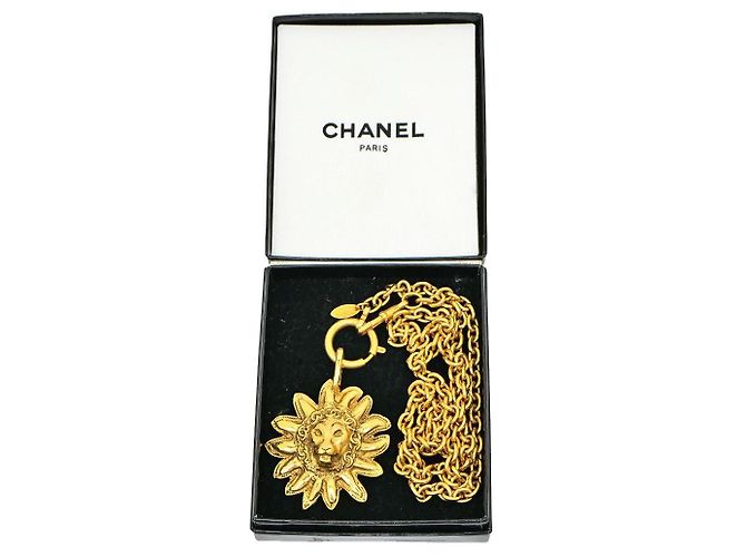 Chanel Collana con Pendente Medaglione Sole Leone Oro Gold hardware - vista 8