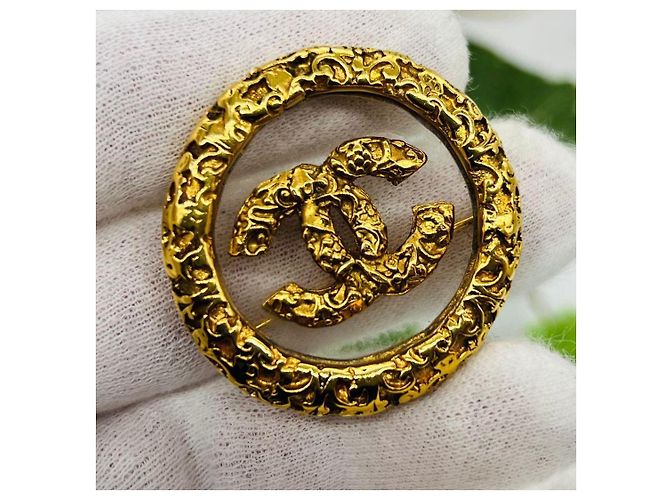 Chanel CC Logo Brosche Gold Metall Gold hardware - Ansicht 2