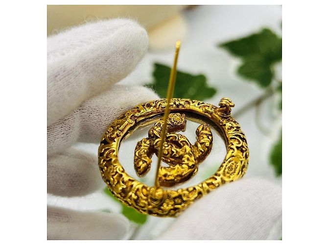 Chanel CC Logo Brosche Gold Metall Gold hardware - Ansicht 4