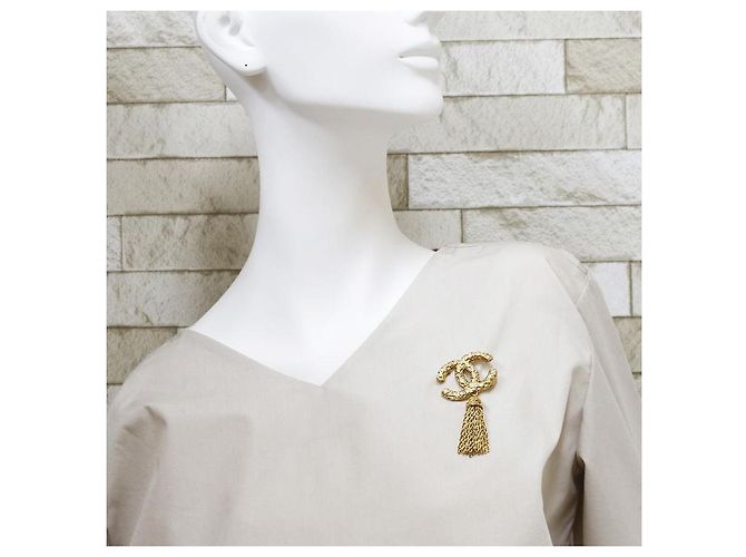 Spilla Chanel Logo CC con Nappine Oro Gold hardware - vista 5