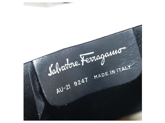 Bolsa de Ombro Salvatore Ferragamo em Couro Branco Prata Auth bs28717 - vista 12