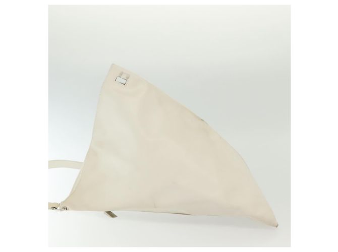 Bolsa de Ombro Salvatore Ferragamo em Couro Branco Prata Auth bs28717 - vista 4